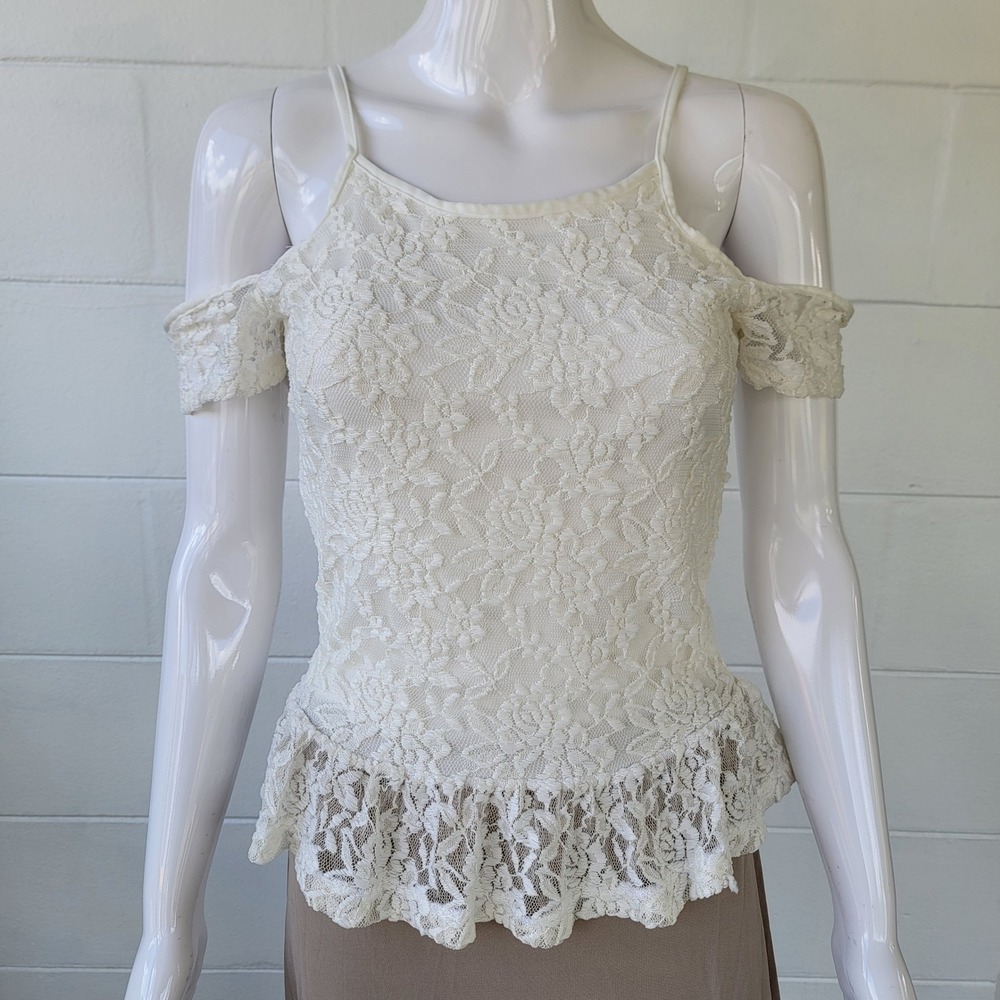 Love by Leslie Lace Peplum Top‎ Off-White Women's S/M Cottagecore Cold Shoulder